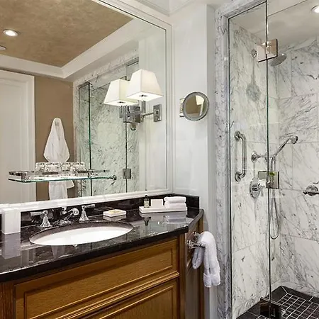 Hotel Four Seasons 2*