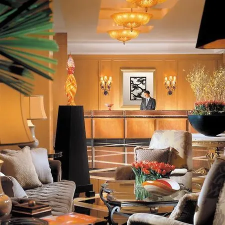 Four Seasons Hotel 2*